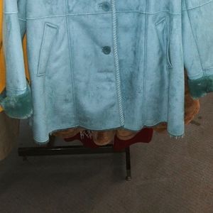 Ladies coats & 1 shawl